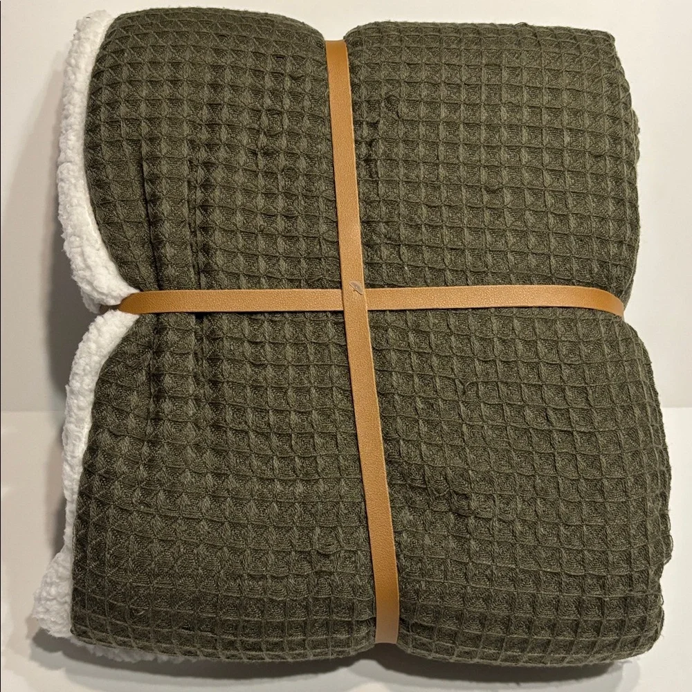 Thyme + Basil Luxury Collection Knit Reversible Blanket Throw in Green